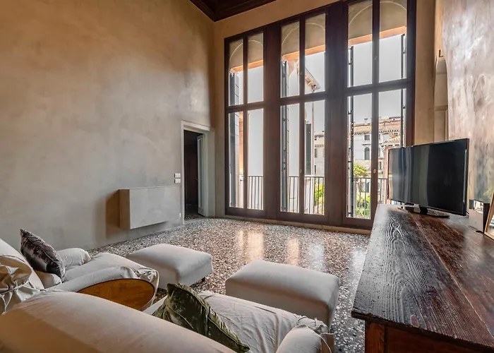 Portego Del Drapier 아파트 *