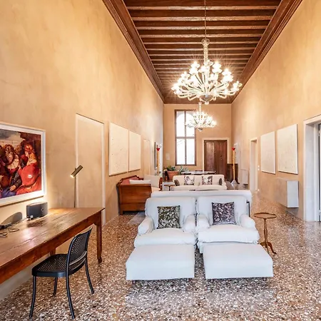 Portego Del Drapier Apartment